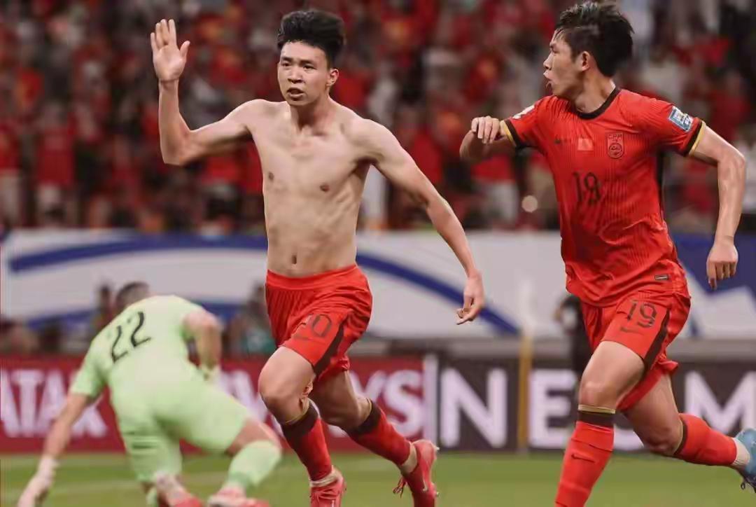 体育赛事视频直播-中国球员历史首次，王钰栋球探报告来了，评分7分，模板巴西国脚