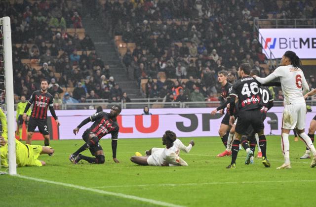 定位球谜题+三后卫陷坑 皮奥利昏招葬送米兰三分