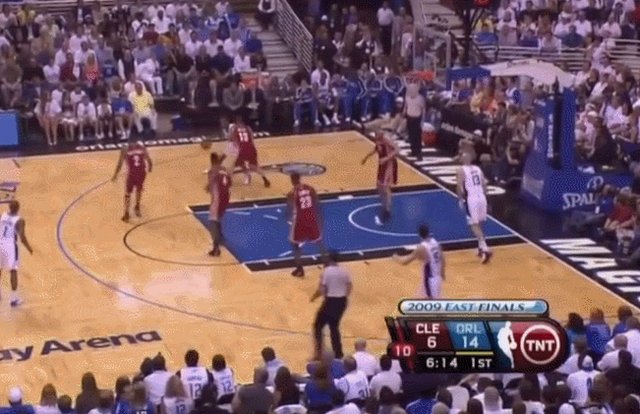 英超直播-时代先驱：将空间四号位推到台前 刘易斯仍被低估