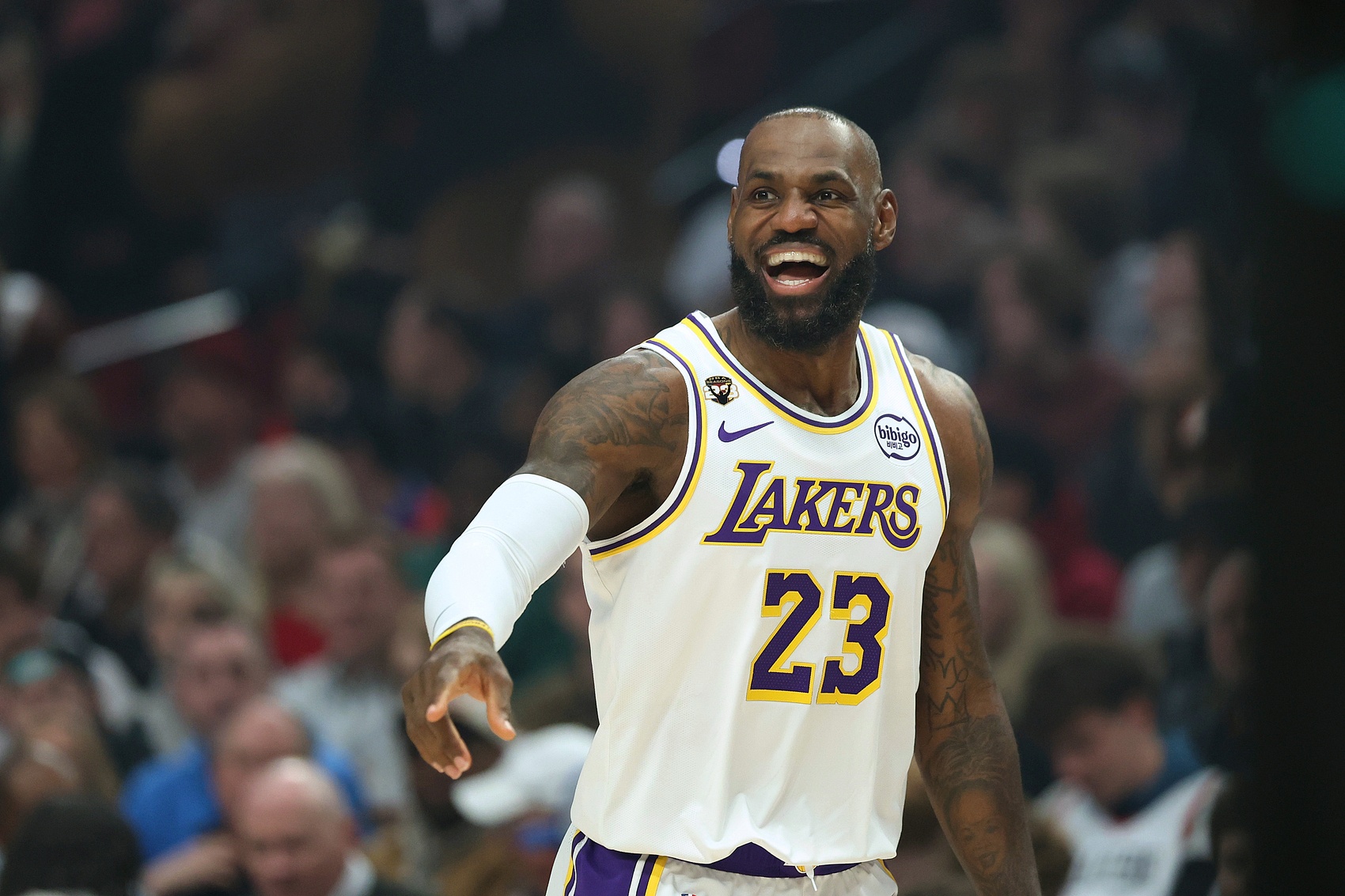 体育比赛直播-杨毅:詹姆斯不在乎是否进全明星 否则他去年就打了&参考决定梗