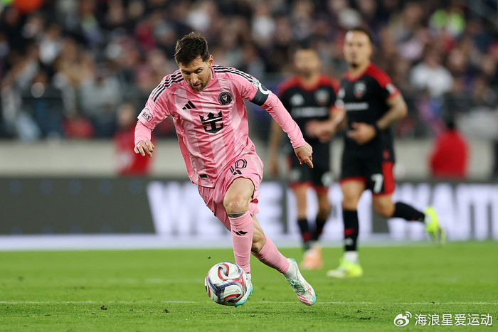 体育赛事视频直播-梅西冲击900球，比C罗场次更少、更年轻！阿扎尔：他是历史最佳！|莱昂内尔·梅西|埃登·阿扎尔|克里斯蒂亚诺·罗纳尔多|足球|里程碑_新浪新闻