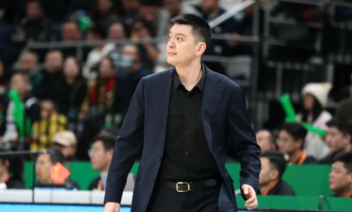 NBA直播-又是3连败！8胜10负杨鸣陷入危机，辽蜜暴怒：每年去欧洲考察些啥