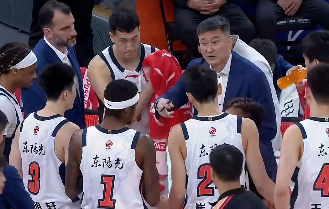 CBA季后赛赛制调整，北京男篮更换外援，广东男篮放弃麦考尔